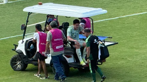 Israel Reyes salió lesionado con México.
