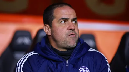 Jardine visualiza cambios en su zaga defensiva.