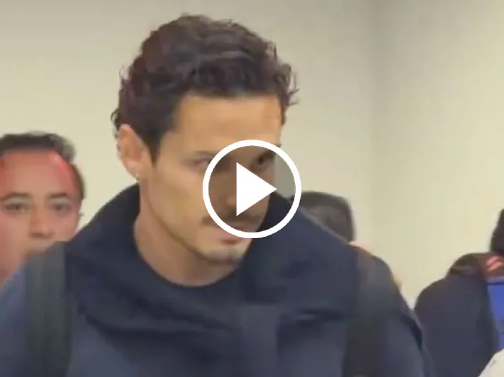 ¡Locura total! El impresionante recibimiento a Veiga en la CDMX