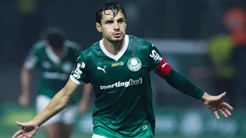 ¿Por qué Veiga utiliza una manga larga únicamente en su brazo izquierdo?
