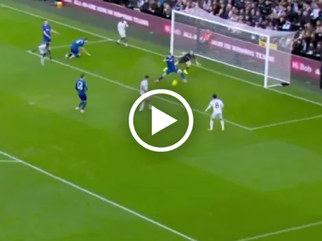 ¡Autogol! Le roban su séptima anotación en Premier League a Raúl Jiménez