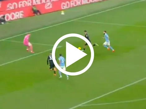 La increíble falla de Raúl Jiménez frente al arco en contra del Manchester City