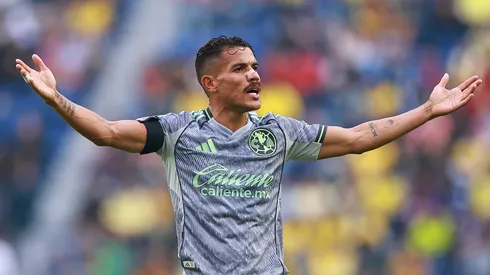 MEXICO CITY, MEXICO – JANUARY 31: Jonathan Dos Santos of America gestures during the 4th round match between America and Necaxa as part of the Torneo Clausura 2026 Liga MX at Estadio Ciudad de los Deportes on January 31, 2026 in Mexico City, Mexico. (Photo by Manuel Velasquez/Getty Images)
