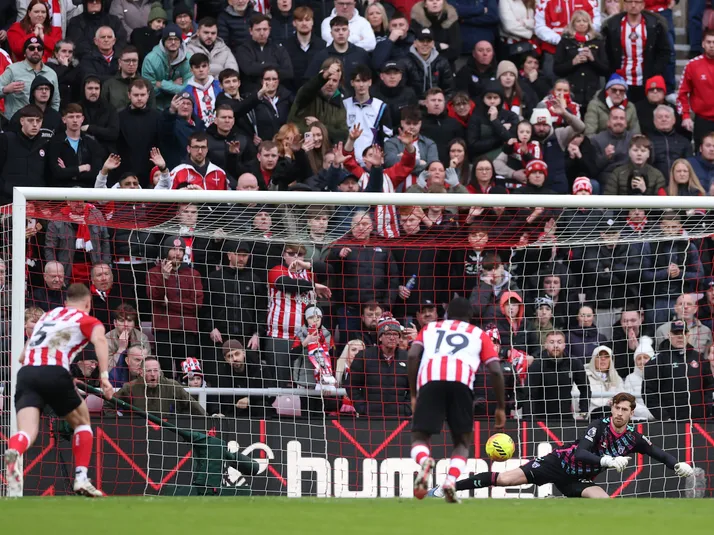 Premier League rinde increíble homenaje a Raúl Jiménez