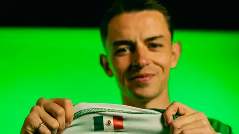 Fidalgo no se olvida de México y manda mensaje por el día de la bandera