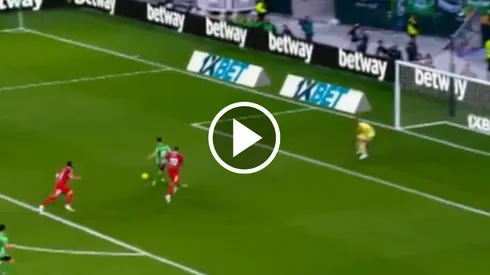 Golazo de Fidalgo para estrenarse en el Betis.
