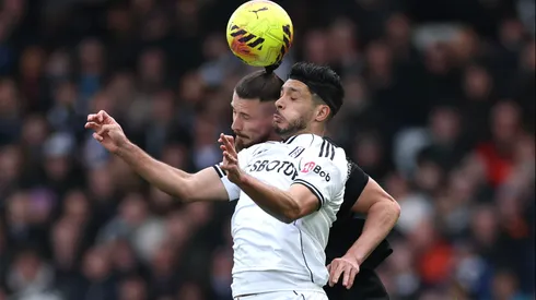 Raúl Jiménez fue protagonista de una polémica jugada.