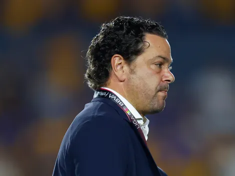 Aficionados de América señalan a Santiago Baños de orquestar una campaña contra su propio DT