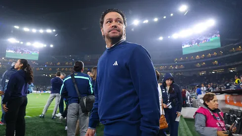 Santiago Baños recibe críticas por apuestas millonarias que no terminaron por rendir.