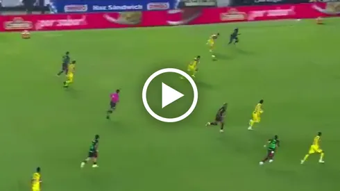 El grave error defensivo de Aarón Mejía ante Juárez que recordó a Kevin Álvarez
