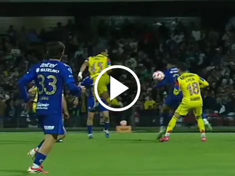 Todo América pidió penal, pero el VAR ni siquiera lo revisó