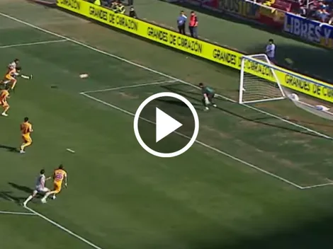 ¡El poste le dice que no! El agónico remate de la 'Pantera' Zúñiga que hizo temblar el arco de Tigres