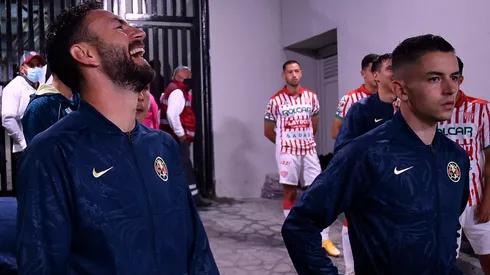 Layún defiende con todo a Fidalgo y al Tri.