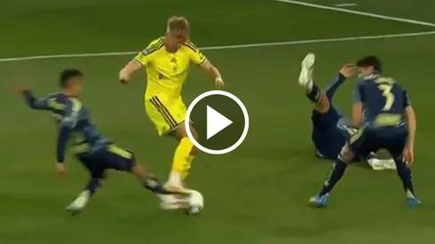 Tremenda salvada de Erick Sánchez contra Nashville.