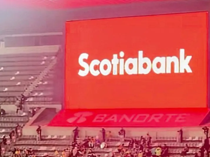 Confusión en las pantallas: ¿Por qué apareció Scotiabank en el Estadio Banorte?