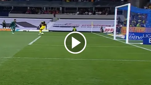 José Zúñiga falló un gol de forma inexplicable ante Toluca