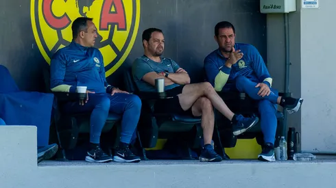 André Jardine no deja solo al presidente deportivo de las Águilas, Santiago Baños.