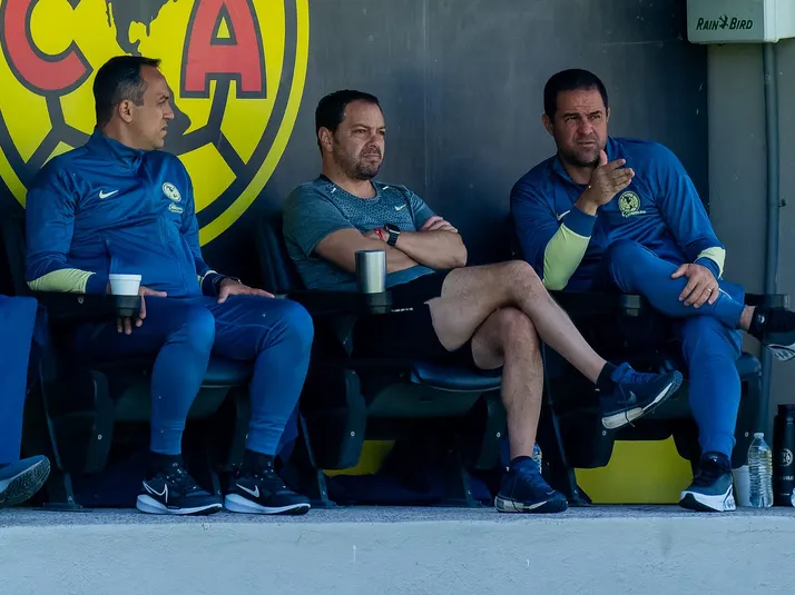 André Jardine sale en defensa de Santiago Baños y Emilio Azcárraga