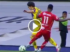 La salvaje patada a Alan Cervantes que desató campal ante Toluca