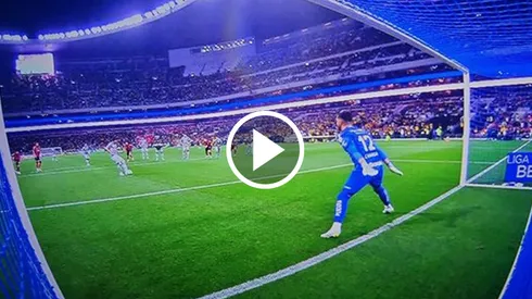 Camilo Vargas se adelantó antes del remate de Raphael Veiga