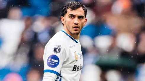 Luis Chávez volvió a jugar como titular en Rusia.