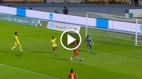 Quiñones demuestra todo su potencial nuevamente con un golazo.