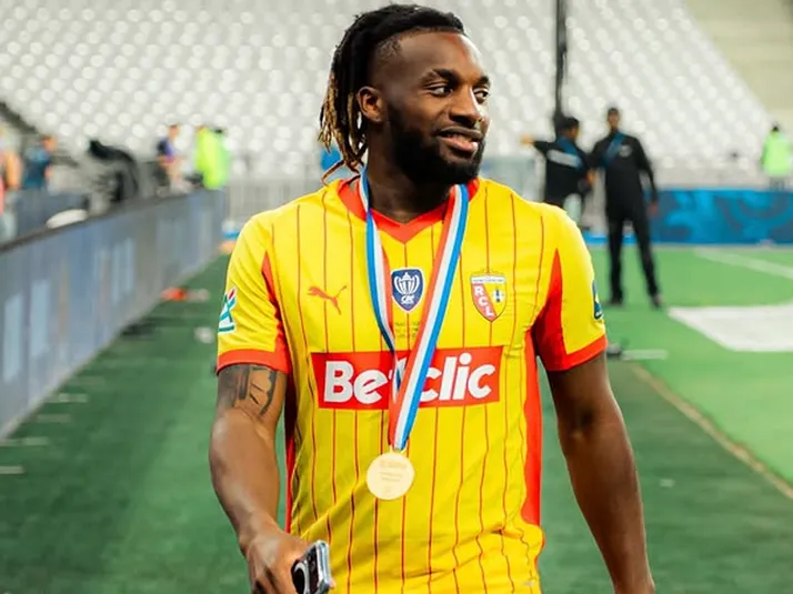 El polémico destino de Allan Saint-Maximin tras criticar al América