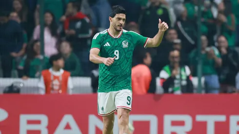 Raúl Jiménez fue clave en la victoria de México ante Serbia.