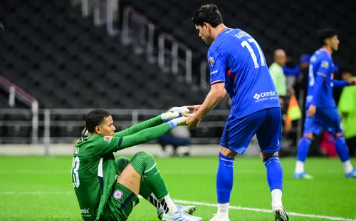Kevin Mier fue señalado por un terrible error contra Chivas (Imago7)