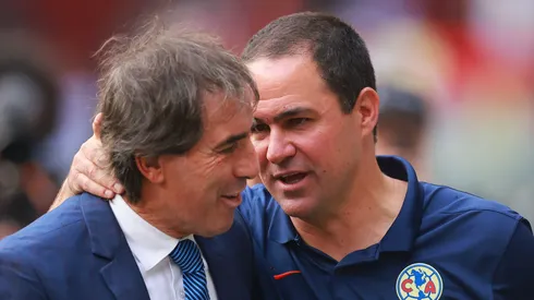 Jardine reconoce a Almada.