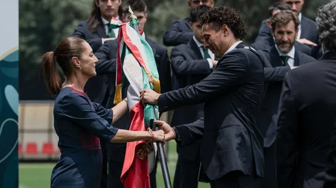 Ochoa fue reconocido como el abanderado de México.
