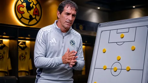 Guillermo Almada sorprendería a todos con su primer 11 en Coapa.