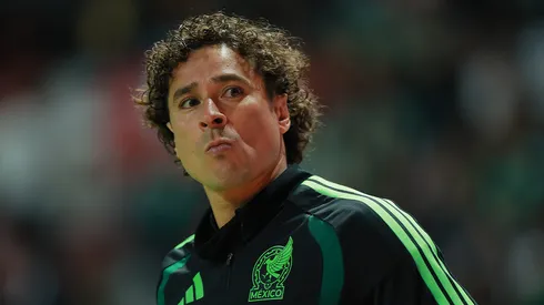 Guillermo Ochoa no recibió el parche de 'legacy' por parte de la FIFA.