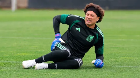 Guillermo Ochoa tuvo un susto en el entrenamiento de la Selección Mexicana.