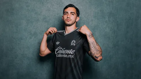 Luis Chávez así luciría con la nueva camiseta de visita del Club América.