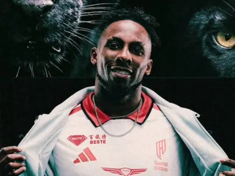 Julián Quiñones presentó las nuevas camisetas de su club para la próxima temporada