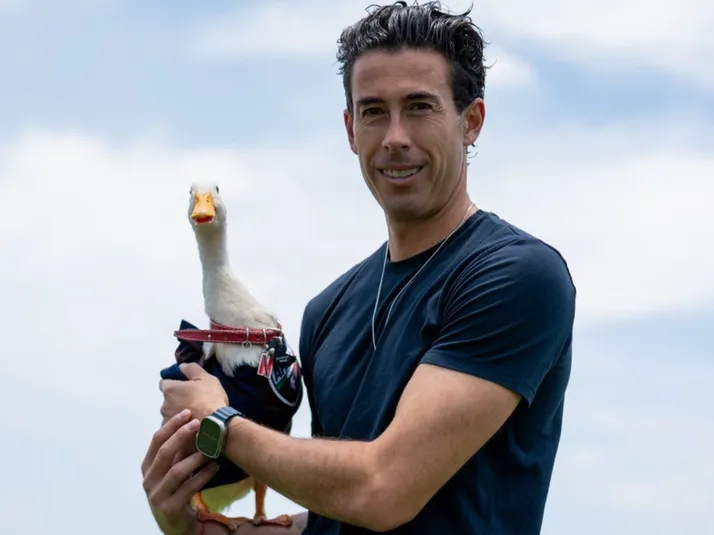 Óscar Jiménez y el Pato Merlín sudan la camiseta en el CAR Ajusco con Atlante