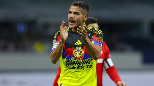 Jonathan dos Santos prueba cosas nuevas.