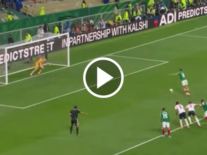 Raúl Jiménez descuenta de penal y pone el 3-2 ante Inglaterra