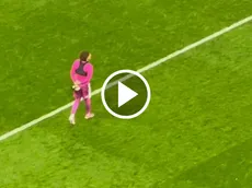 Ochoa se despidió del futbol saliendo solo a contemplar el Azteca