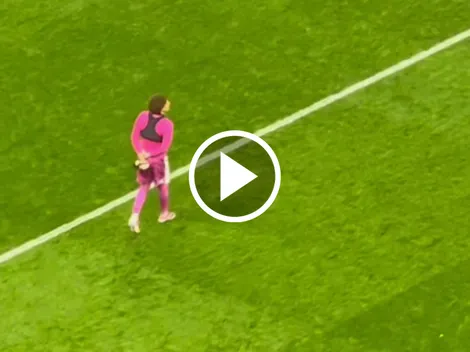 Ochoa se despidió del futbol saliendo solo a contemplar el Azteca