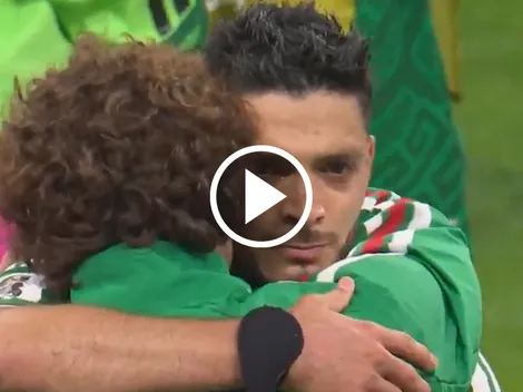 El abrazo de Raúl Jiménez a Guillermo Ochoa que confirmó su retiro