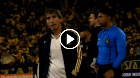 Guillermo Almada volvió a sufrir un partido desde el banquillo.