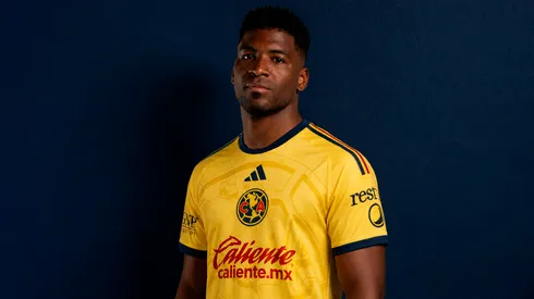 Así lucirá José Zúñiga con el nuevo uniforme del Club América.
