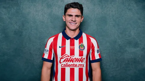 Así luciría Israel Reyes con la camiseta del acérrimo rival de las Águilas.
