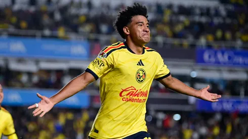 Isaías Violante, jugador de América, celebra su gol contra Querétaro en el Apertura 2026.