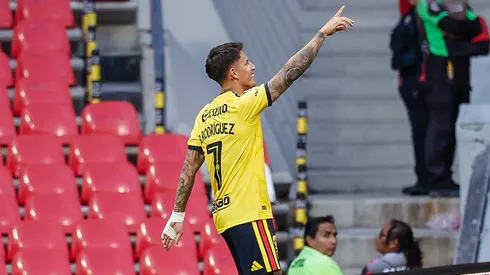 Brian se le fue encima a la afición azulcrema.