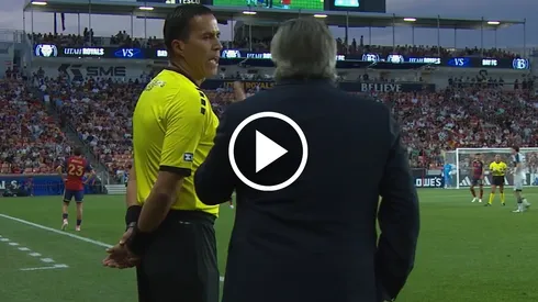 Miguel Herrera se fue expulsado y le dijo de todo al cuarto árbitro.