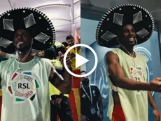 Quiñones recibió visita de mexicanos en Arabia y hasta se puso el sombrero de mariachi