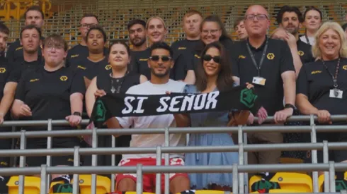 Raúl Jiménez dio emotivo regalo a los aficionados de Wolverhampton tras su regreso